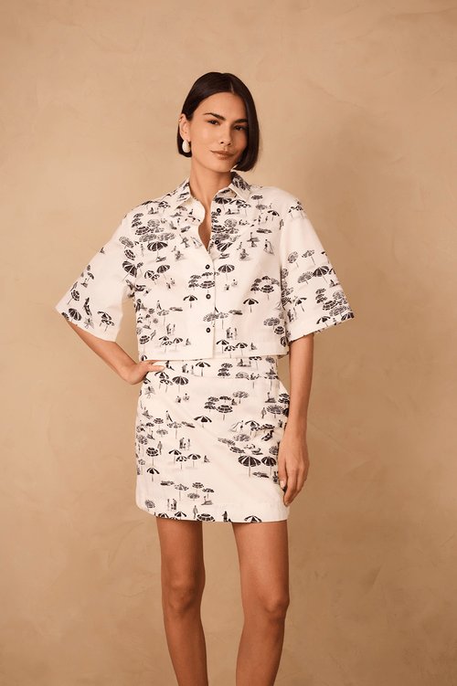 Short Skirt with Feet in the Sand Print
